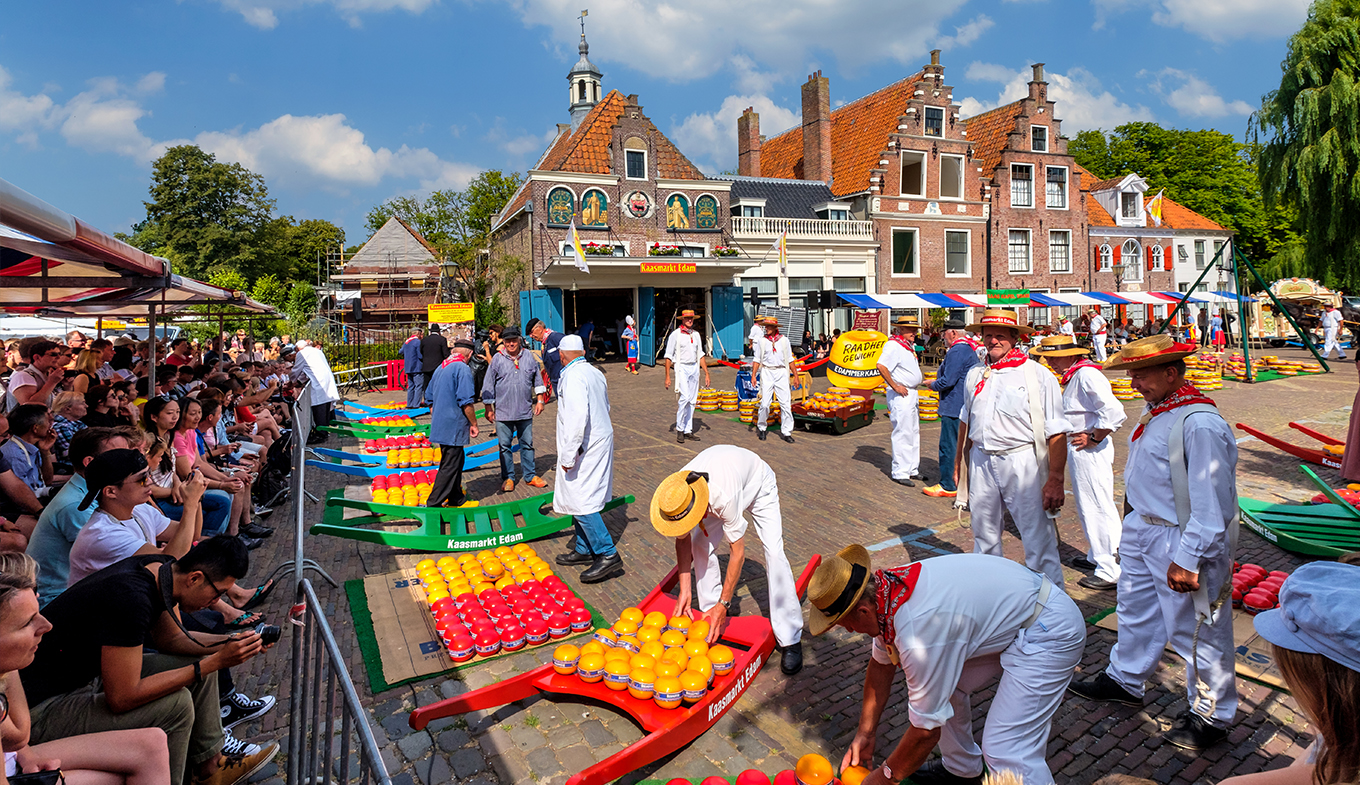 Cheese market in Edam - Holland.com